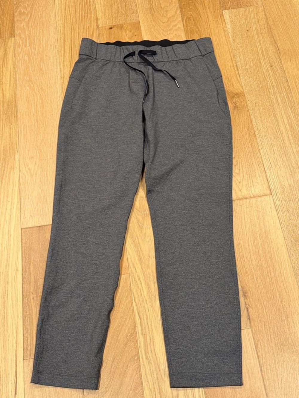 lululemon athletica on the fly Gray Track Joggers women’s 6 - Picture 2 of 6